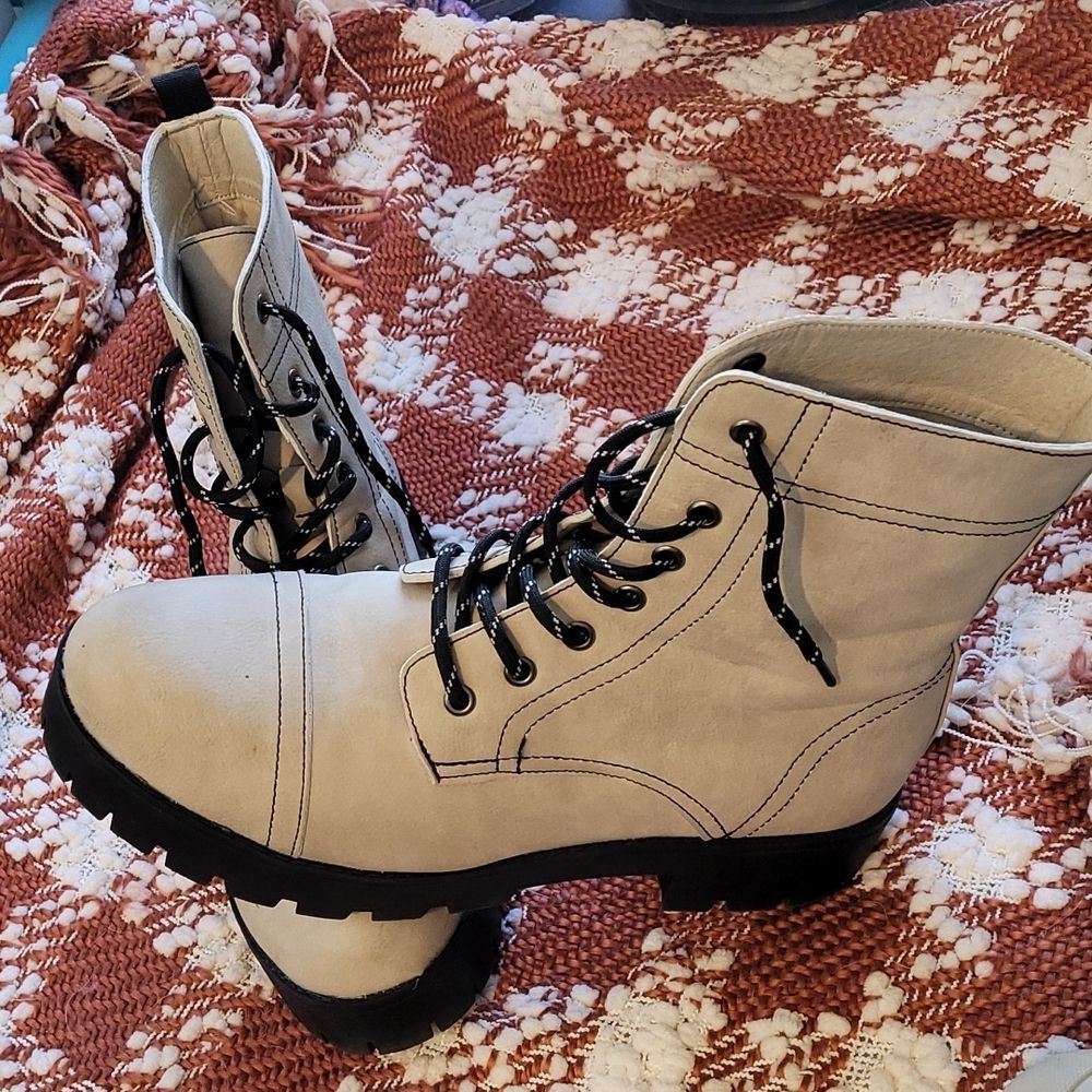 Cute Seven7 Jodi military combat boots 👢 Size 11
